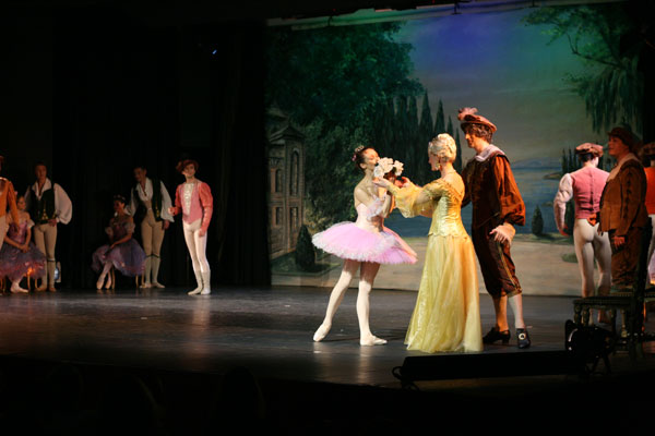 Elena Pankova in „Dornröschen“ von Rosina Kovács