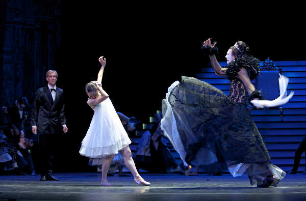 Terence Kohler: „Cinderella - A Tragic Tale&quot;: Samuli Poutanen, Maki Nakagawa, Nicholas Ziegler