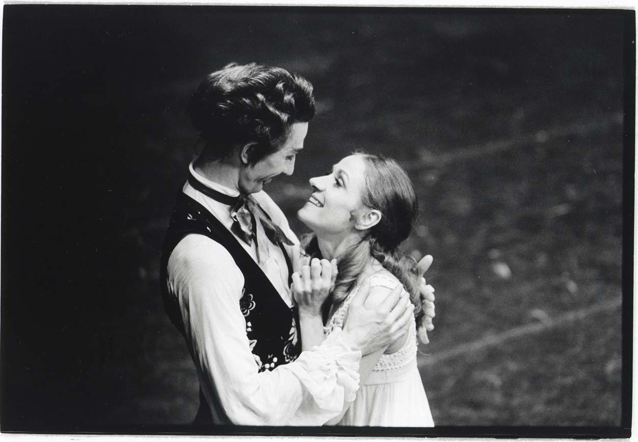 Marianne Kruuse als Marie mit Max Midinet als Drosselmeier in „Nussknacker“