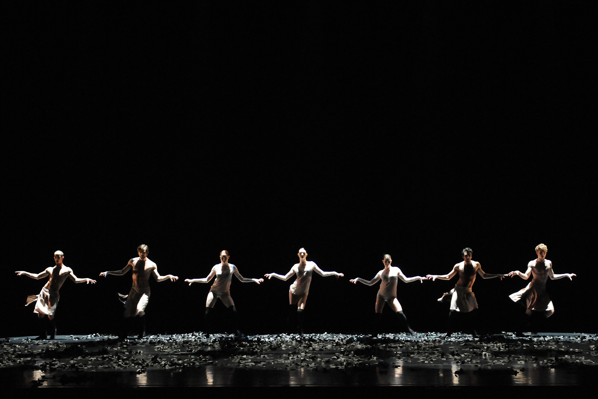 „Malasangre“ von Cayetano Soto. Tanz: David Stiven Valencia Martinez, Sebastian Kloborg, Anna Süheyla Harms, Anneleen Dedroog, Maria Prat Balasch, Rosario Guerra, Tars Vandebeek