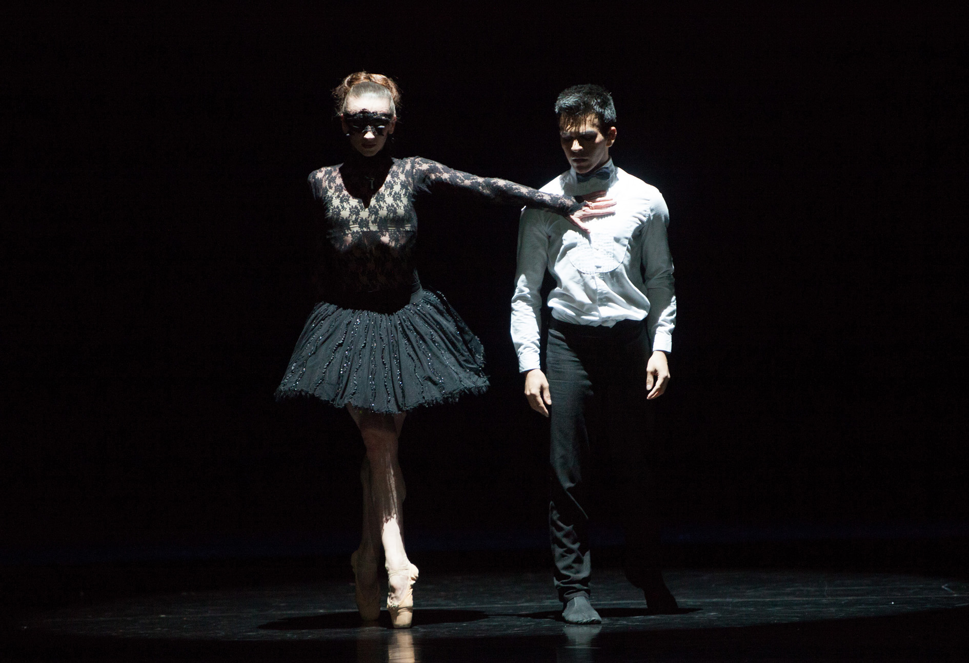 „Schwarzer Schwan“ von Silvana Schröder. Tanz: Alina Dogodina und Hudson Oliveira 