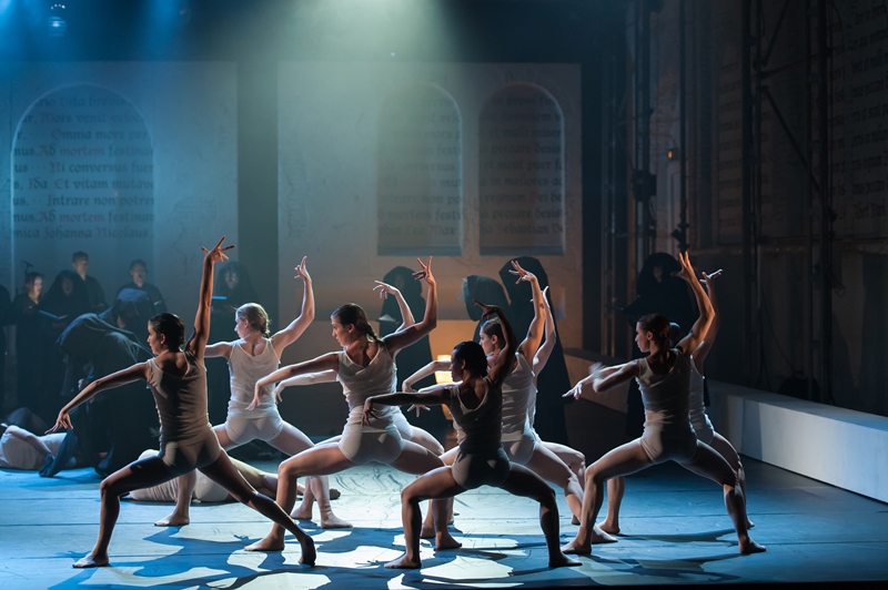 „Requiem“ von Karl Alfred Schreiner. Tanz: Ensemble