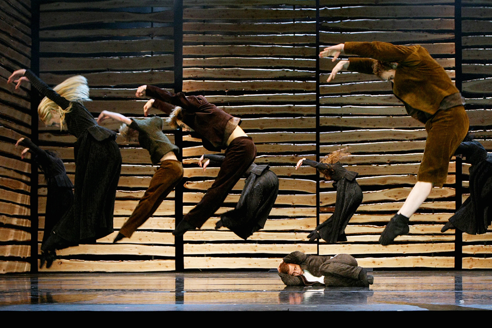 „Schlafes Bruder“ von Ralf Rossa. Tanz: Ensemble