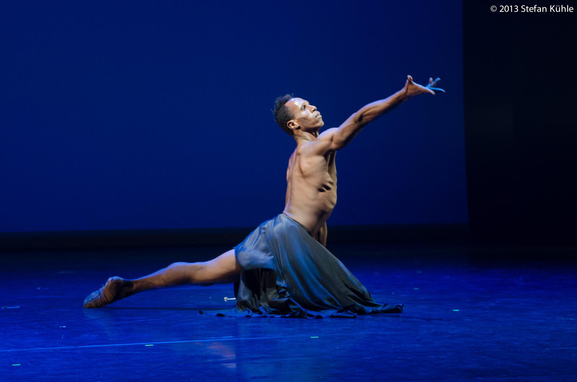 „All you need is dance” von Ricardo Fernando