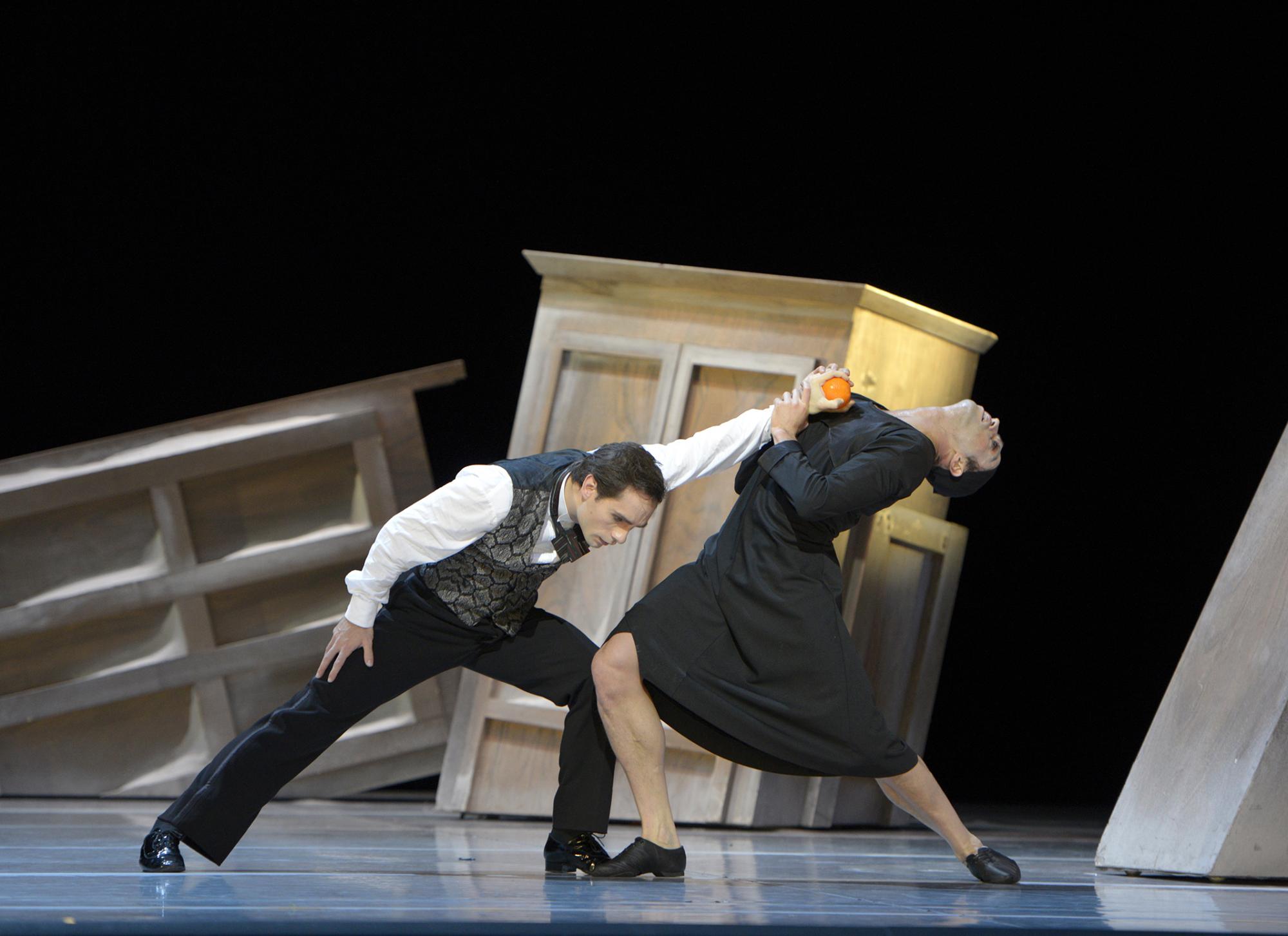 „Cinderella“ von Stijn Celis. Tanz: Denis Untila, Artur Babajanyan