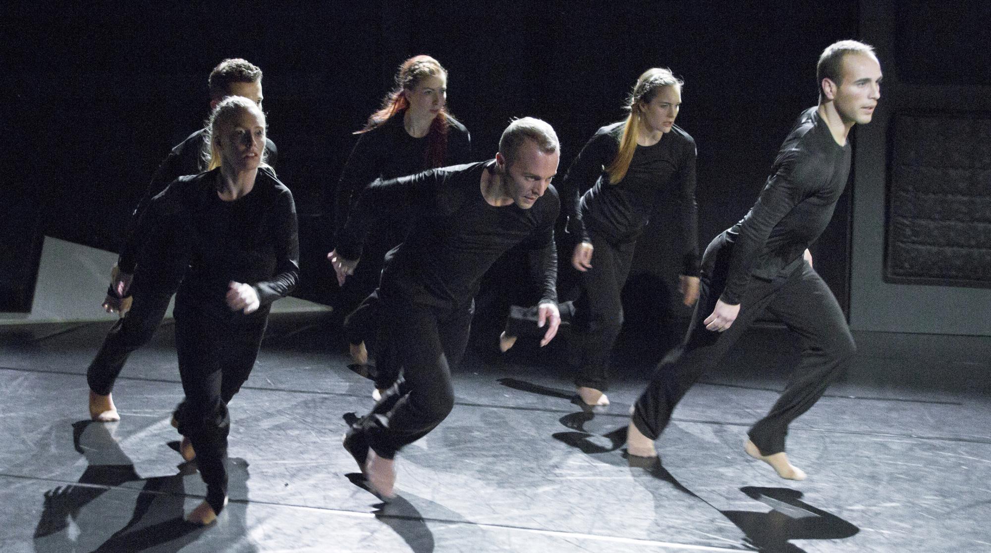 „Sleepwalker“ von Tarek Assam und Paul Julius. Tanz:Crook, Schumicky, Ruof, Krautwurst, Hladcka, Pisa