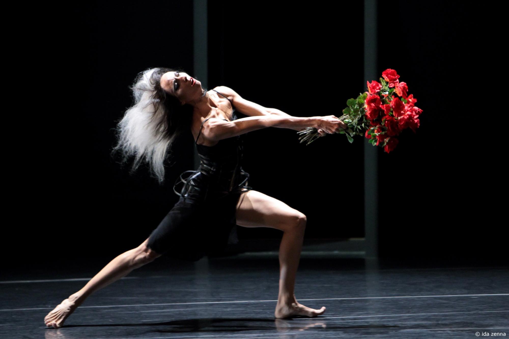 „Dornröschen“ von Stijn Celis. Tanz: Sandra Marín Garcia