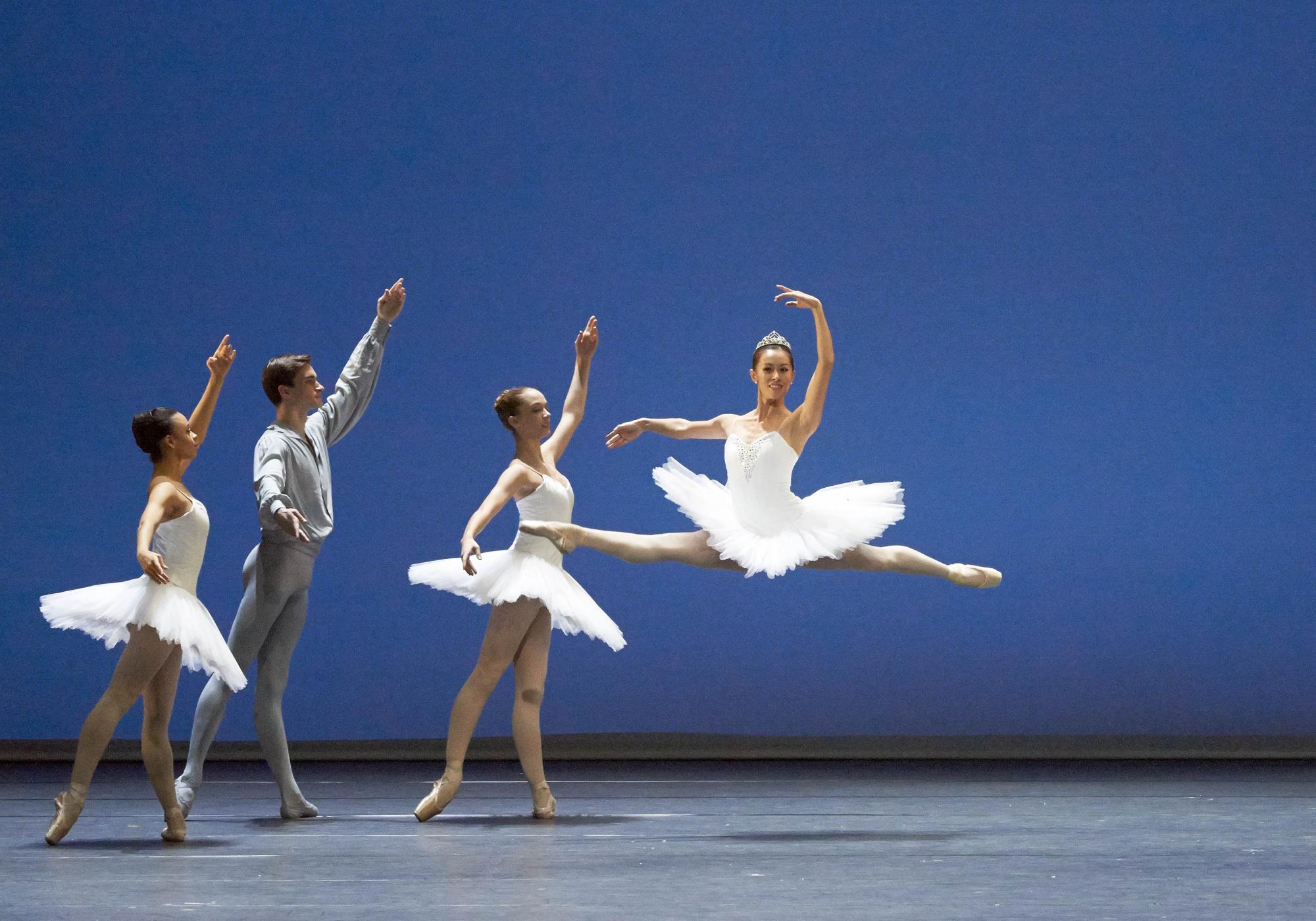 „Etudes“ von Harald Lander. Tanz: Kiyoka Hashimoto und Ensemble