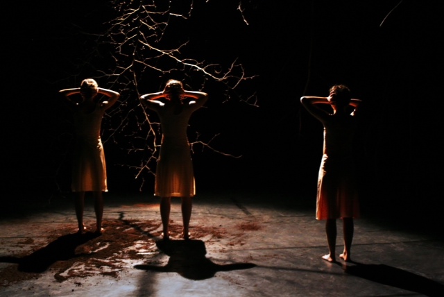„Z_wischenräume“ von Katrin Kelly. Tanz: Gauge Dance Theatre