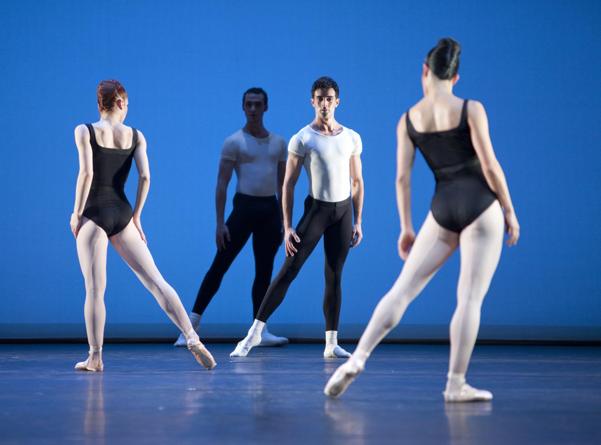 „Episodes“ von George Balanchine. Tanz: Ann-Kathrin Adam, Philip Handschin, Alexandre Simões, Louisa Rachedi © The George Balanchine Trust
