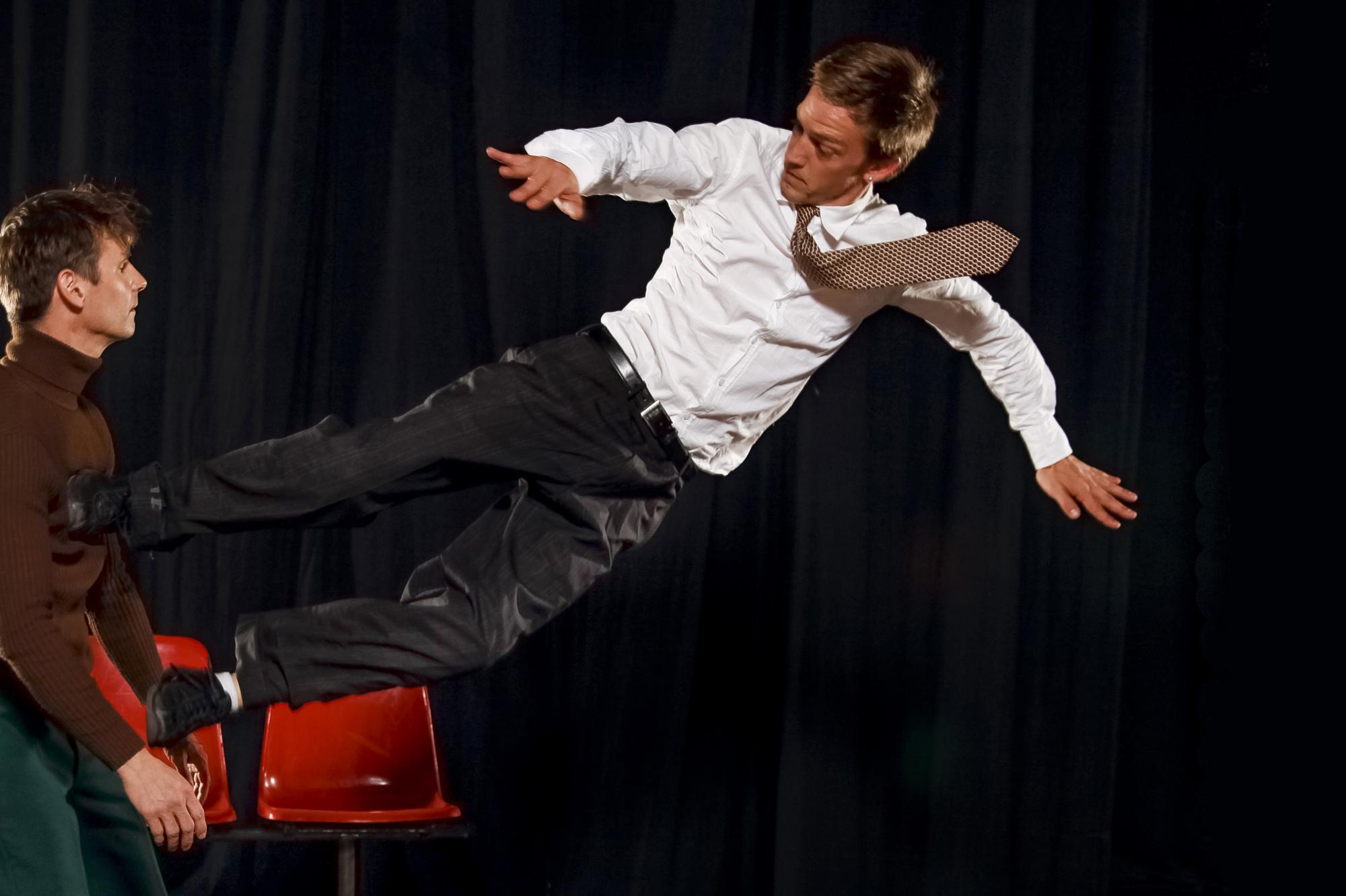 „Alle 4 Minuten“ der Kompanie HeadFeedHands