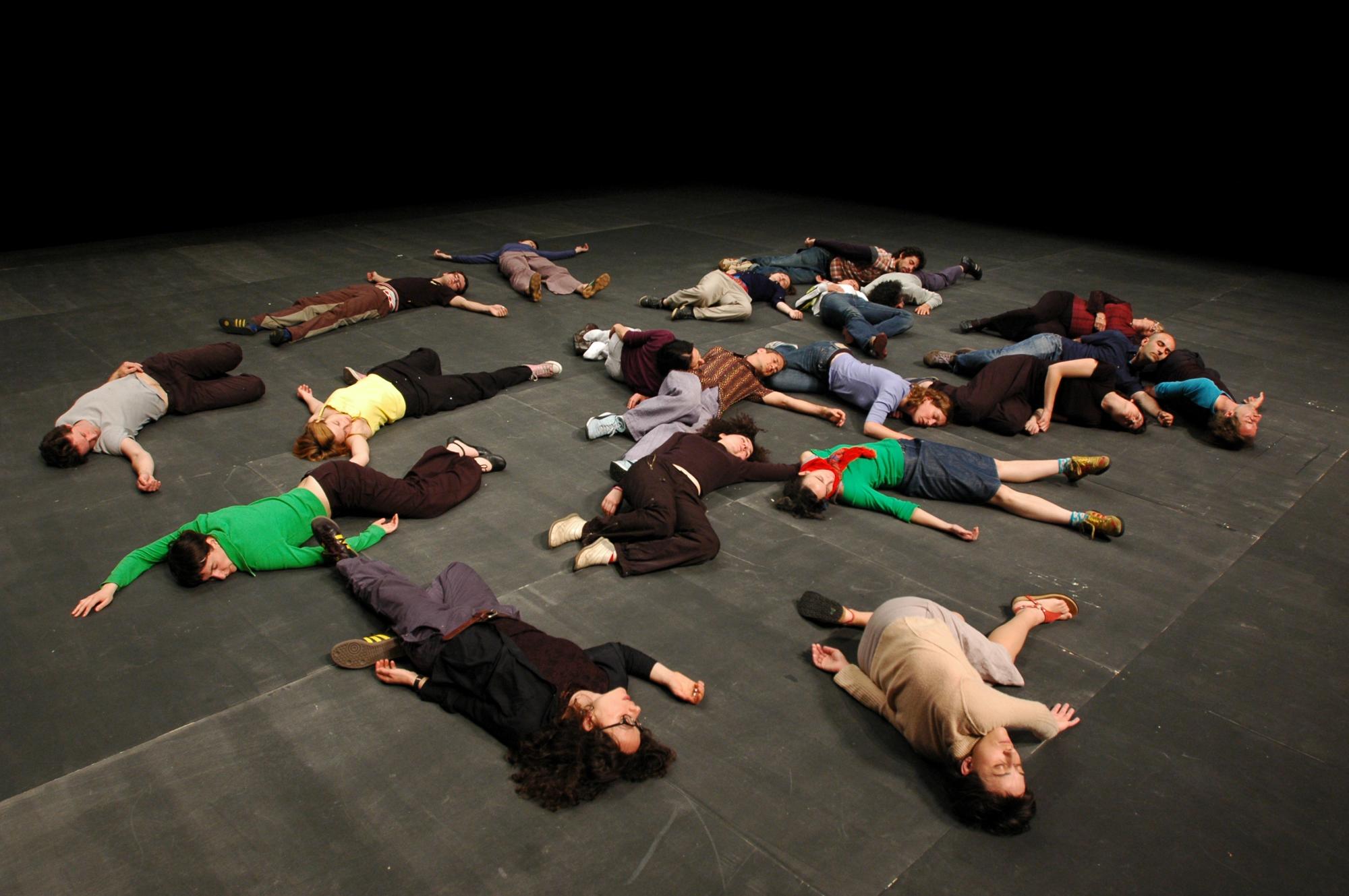 Jérôme Bels „The show must go on“. Tanz: Ensemble