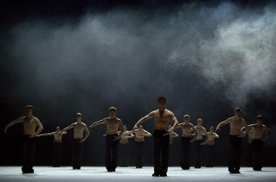 „Deer Vision“ von Marco Goecke. Tanz: Ensemble