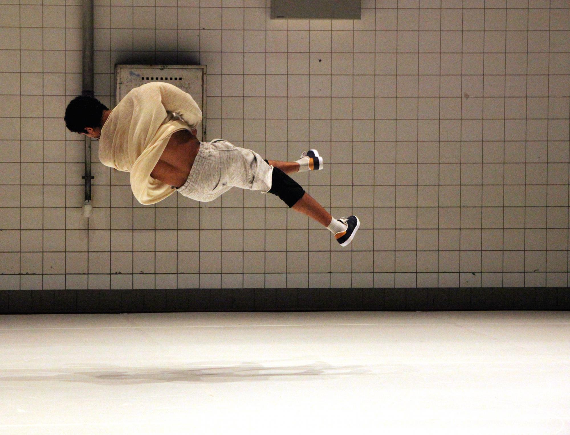 „CRACKz“ von Bruno Beltrao