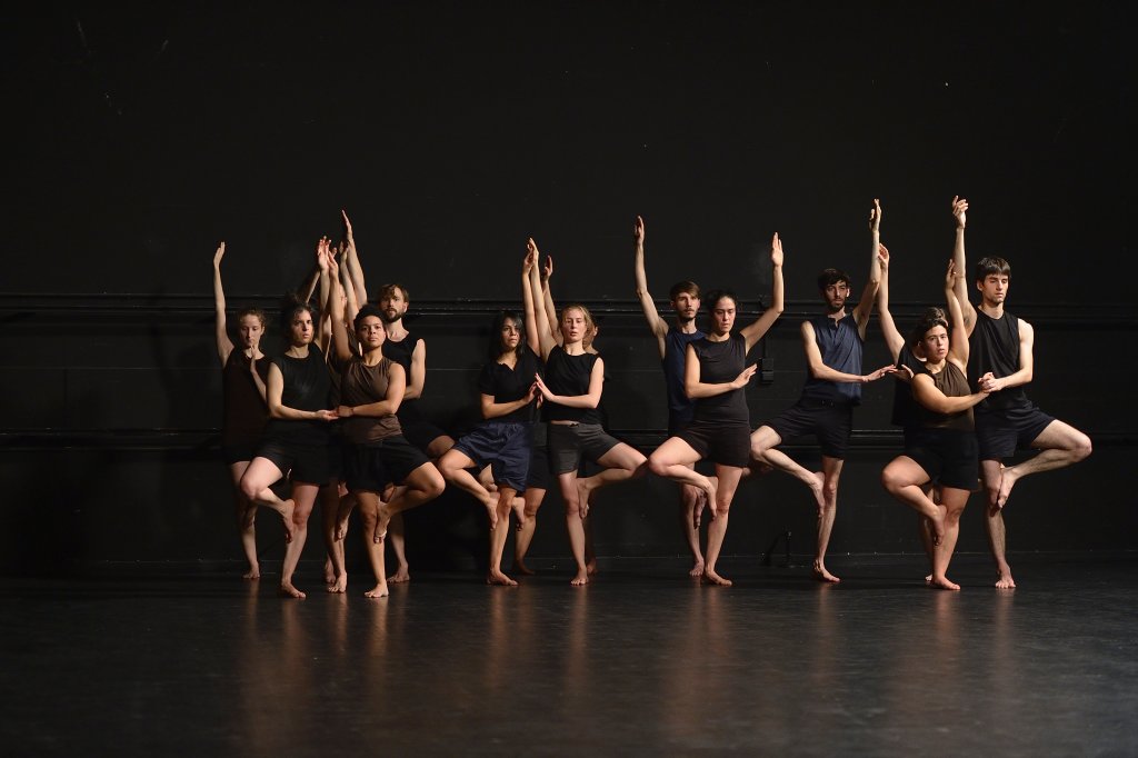 Isabelle Schads „Collective Jumps“ im HAU Berlin