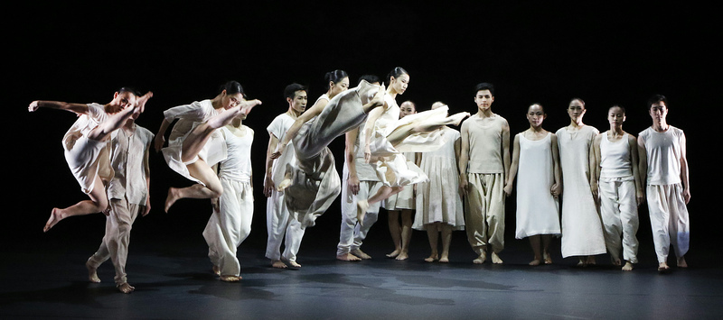 Das Cloud Gate Dance Theater bei Movimentos mit „White Water“