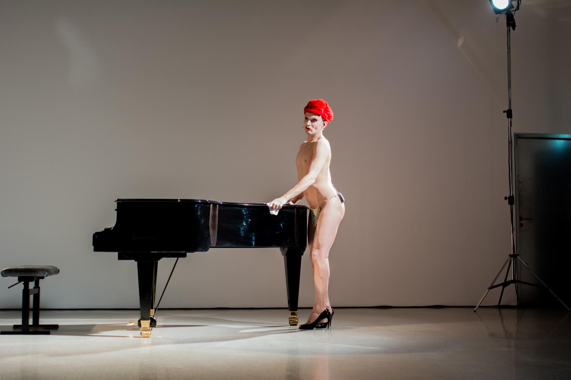 „Facebook Theatre“ von und mit Ivo Dimchev