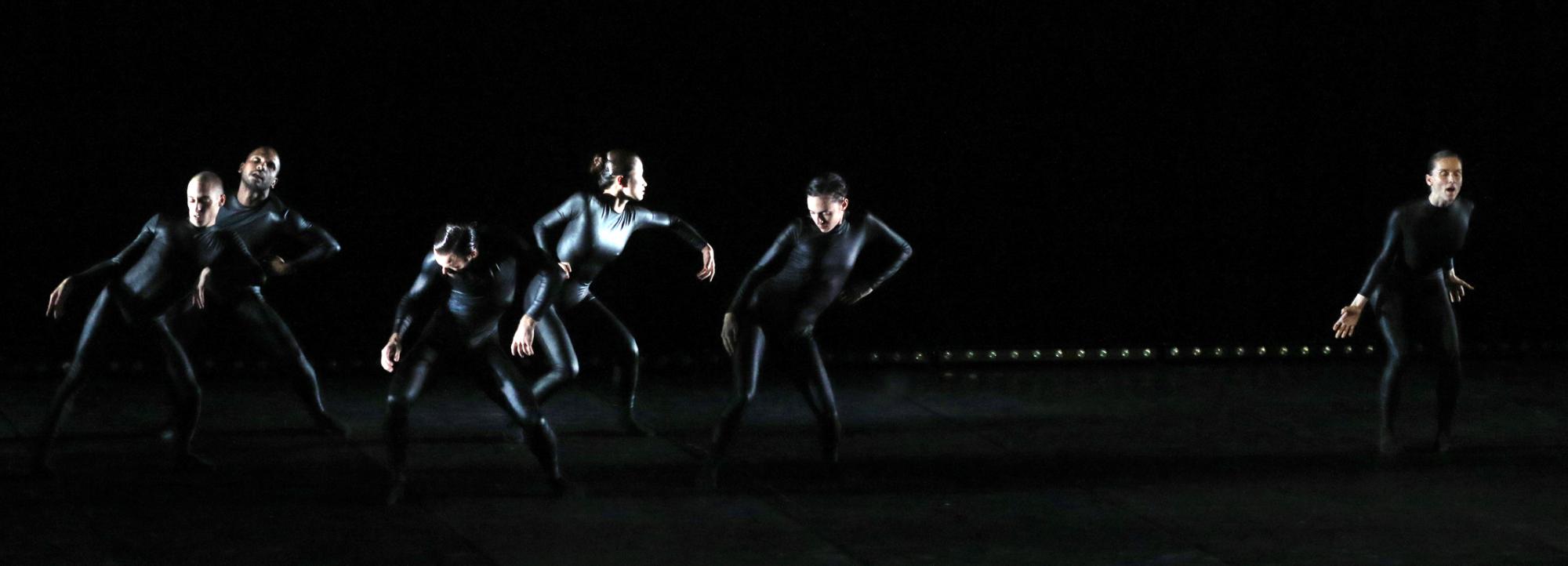 „Sara“ von Sharon Eyal. L-E-V