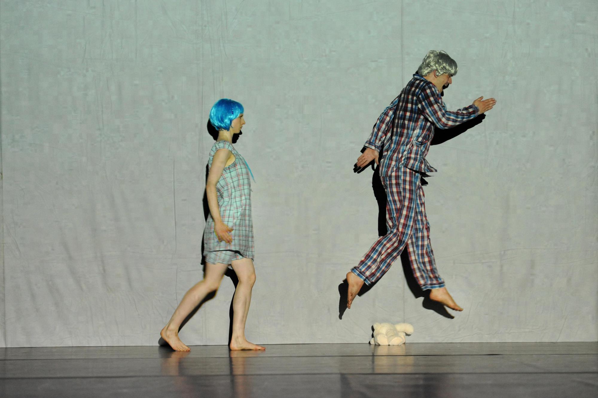 „Goldberg Variationen oder Eine schlaflose Nacht“ von bo komplex. Tanz Stefanie Schwimmbeck und Olaf Reinicke