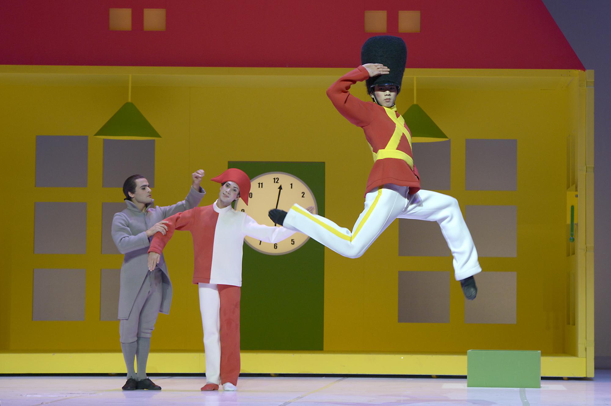 Benjamin Millepieds „Nußknacker“: Arsen Azatyan, Alysson da Rocha Alves, Hiroaki Ishida