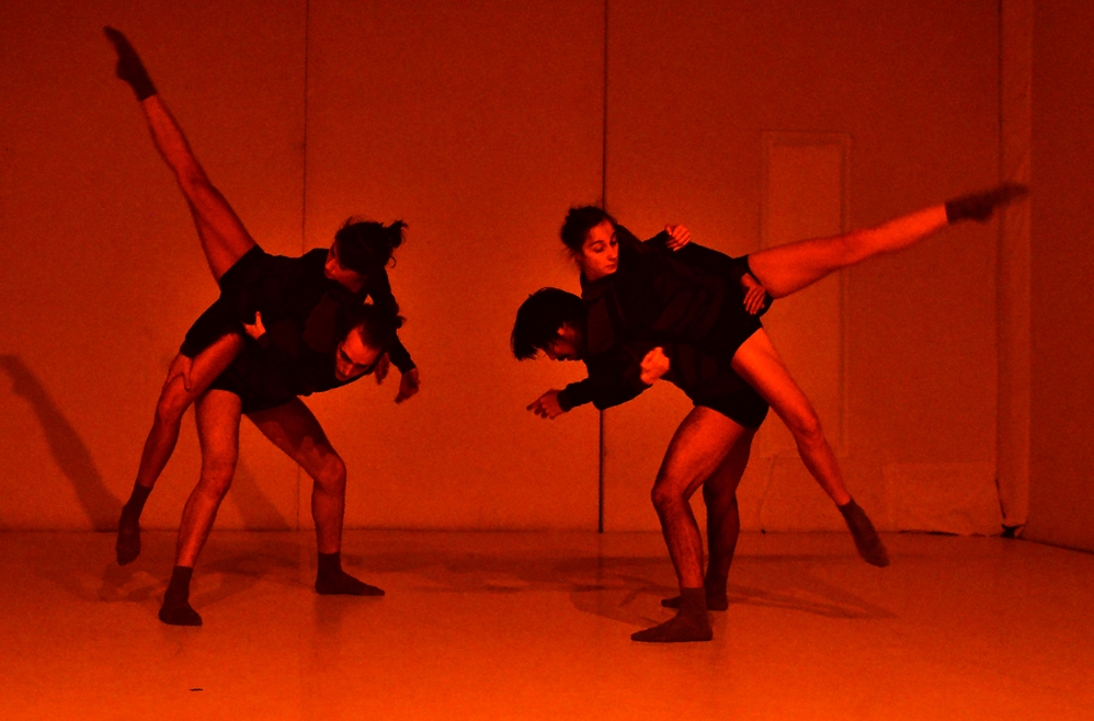 „TIKKLICHT #2 / natal figures“ von Ka Dietze und Jo Siamon Salich