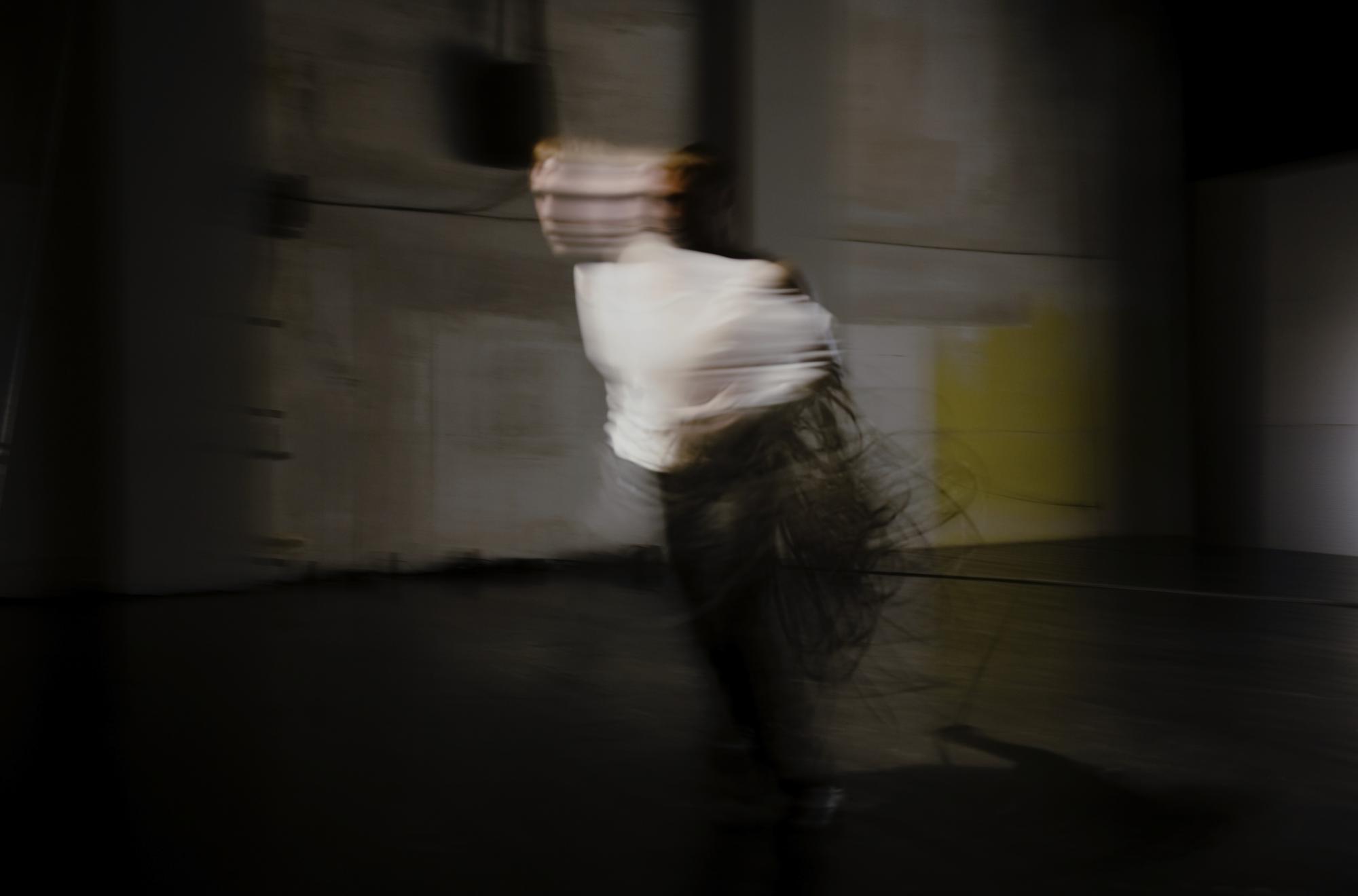 „GRIND“ von Jefta van Dinther, Minna Tiikkainen und David Kiers