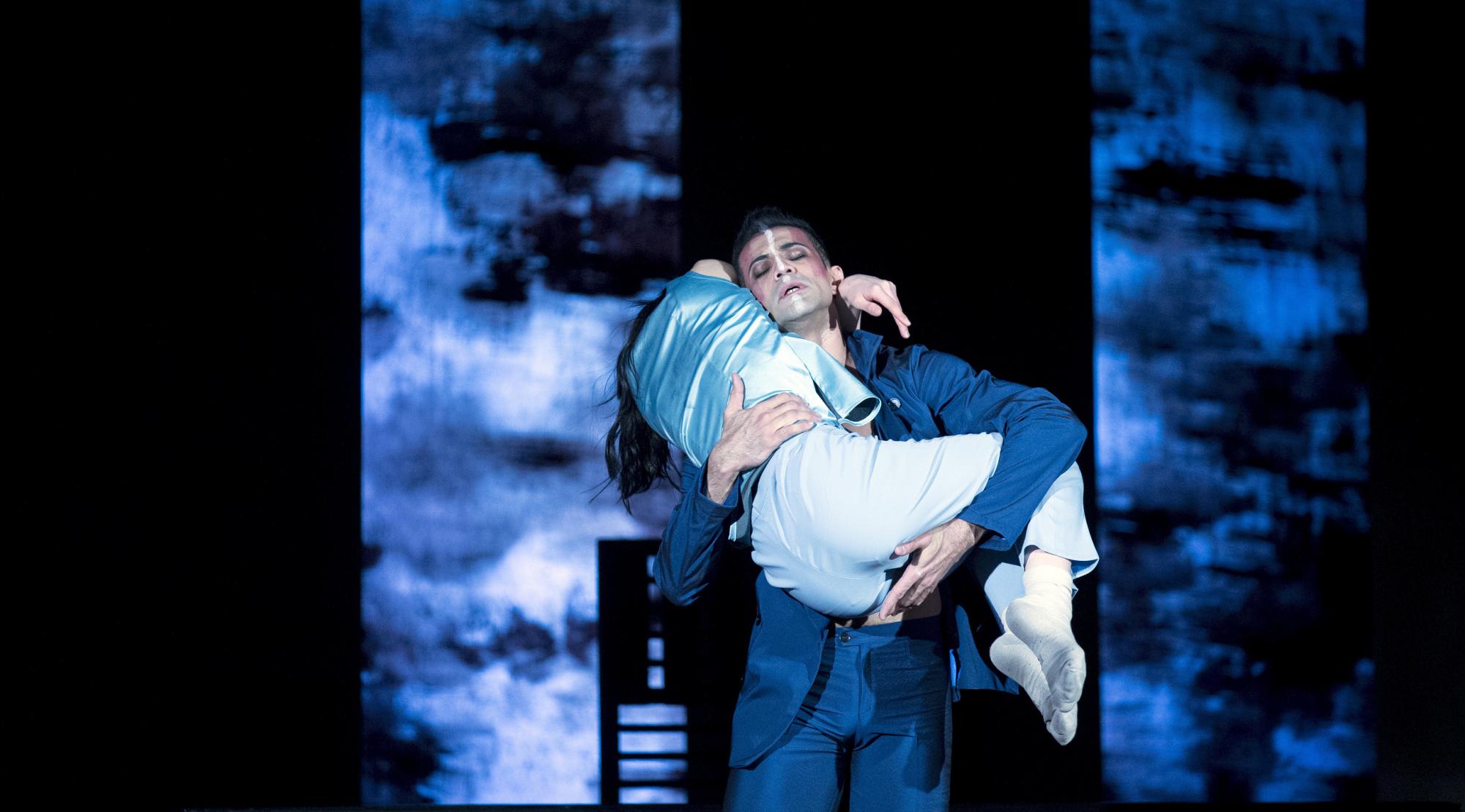 „Orestie“ von Olaf Schmidt. Tanz: Harumi Washiyama, Wallace Jones.