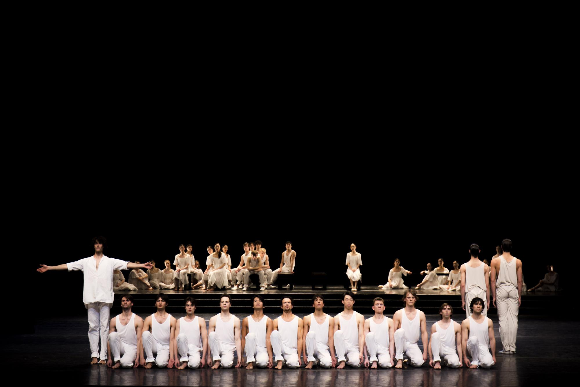 „Matthäus-Passion“ von John Neumeier. Tanz: Marc Jubete und das Ensemble