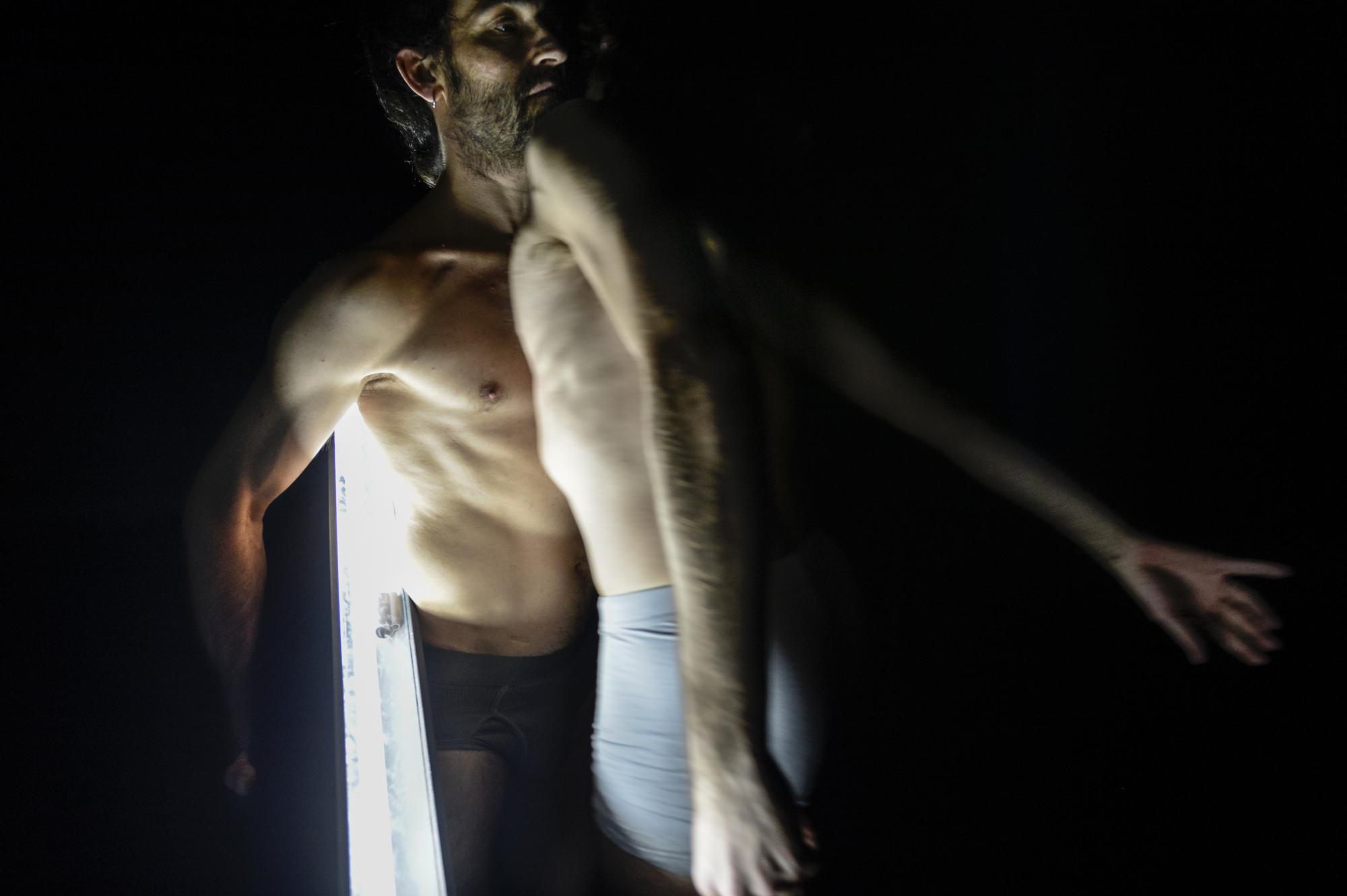 „NEONS Never Ever, Oh! Noisy Shadows“ von Philippe Saire