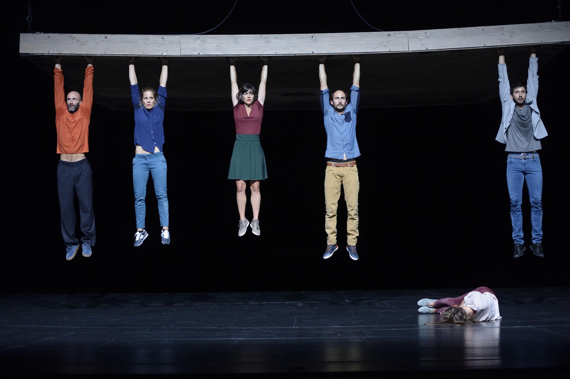 „Celui qui tombe“ von Yoann Bourgeois