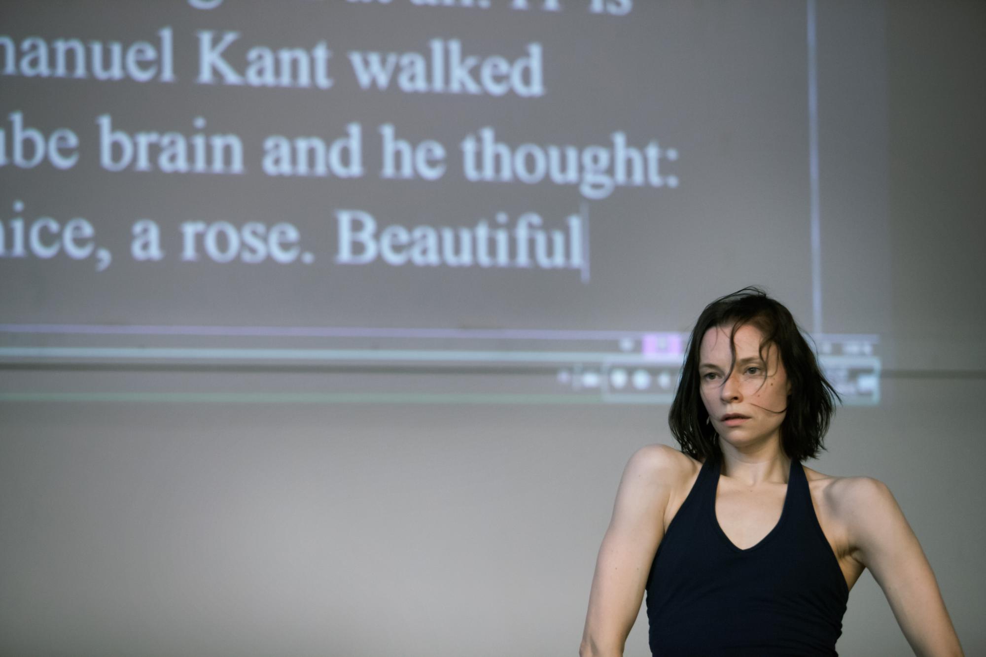 „Writing Dancing“ von Ismo-Pekka Heinkinheimo. Tanz: Tanja Illuka und Max Ryynänen