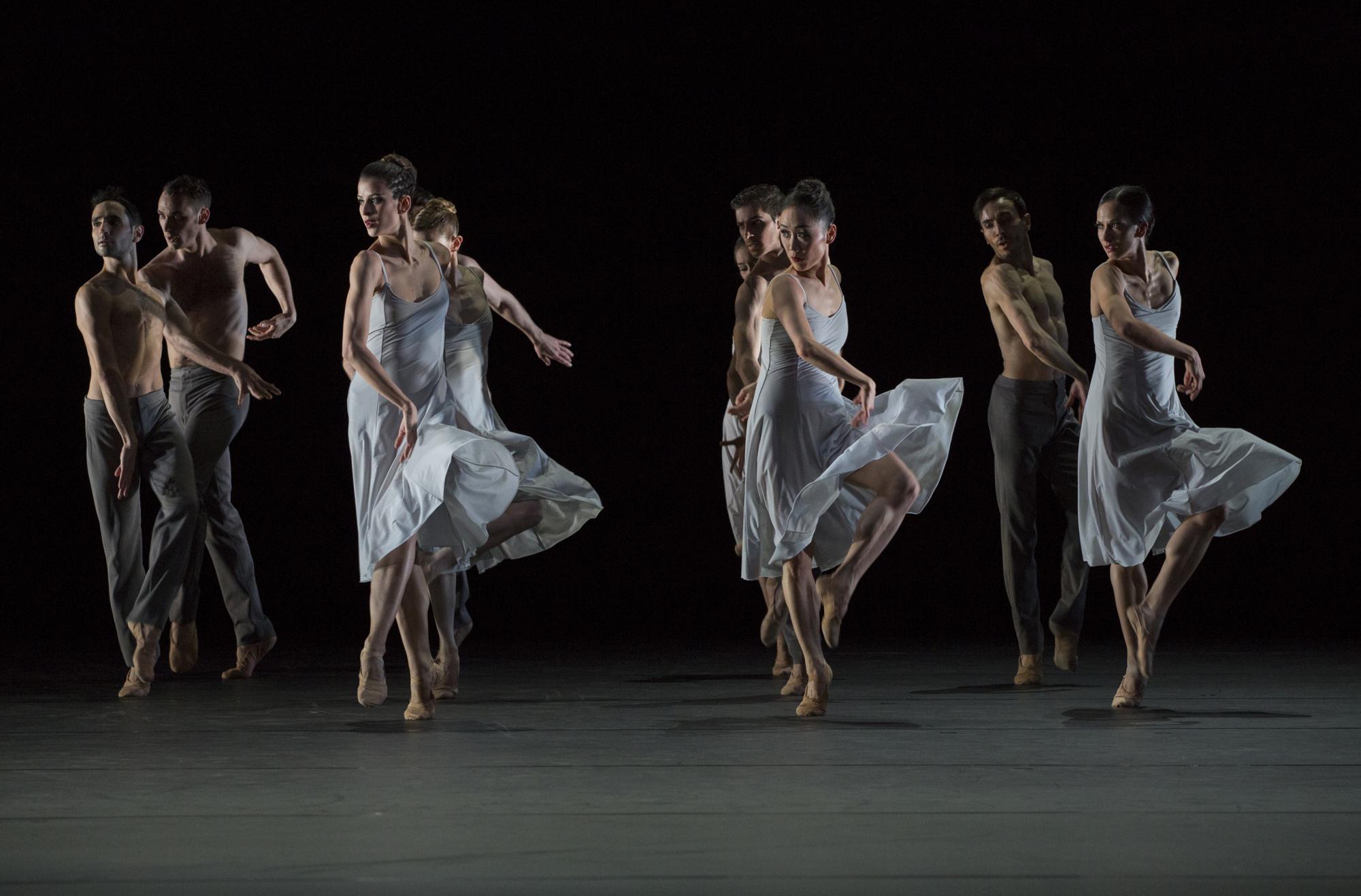 „Concerto Grosso Nr. 1“ von Remus Şucheană. Tanz: Ensemble.