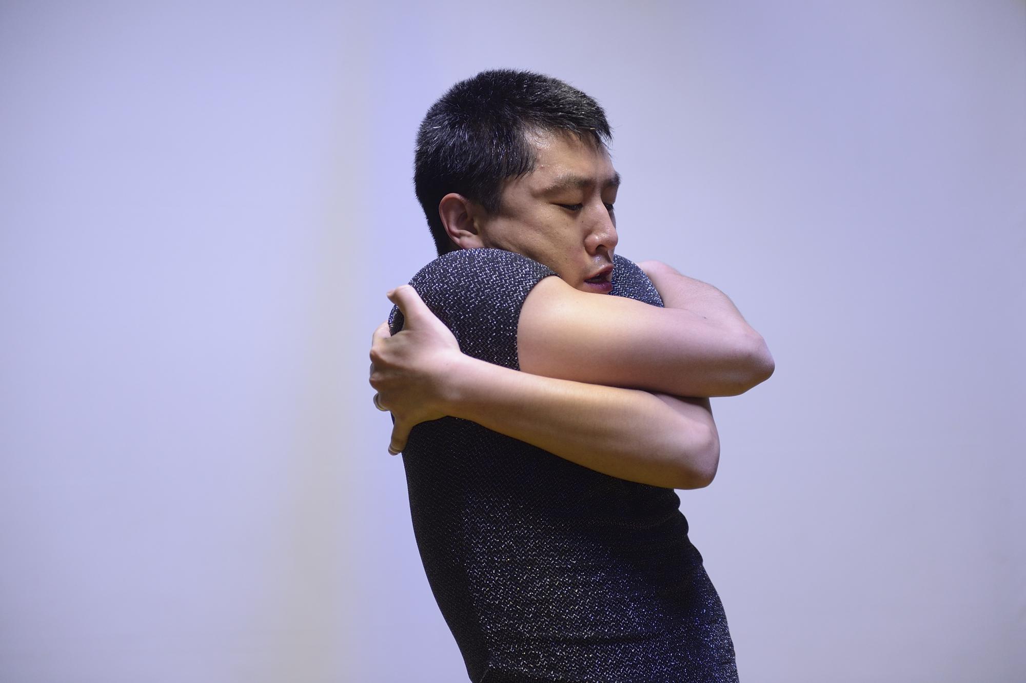 „Crossing Half of China to Sleep with You“ von Christoph Winkler. Tanz: Naishi Wang.