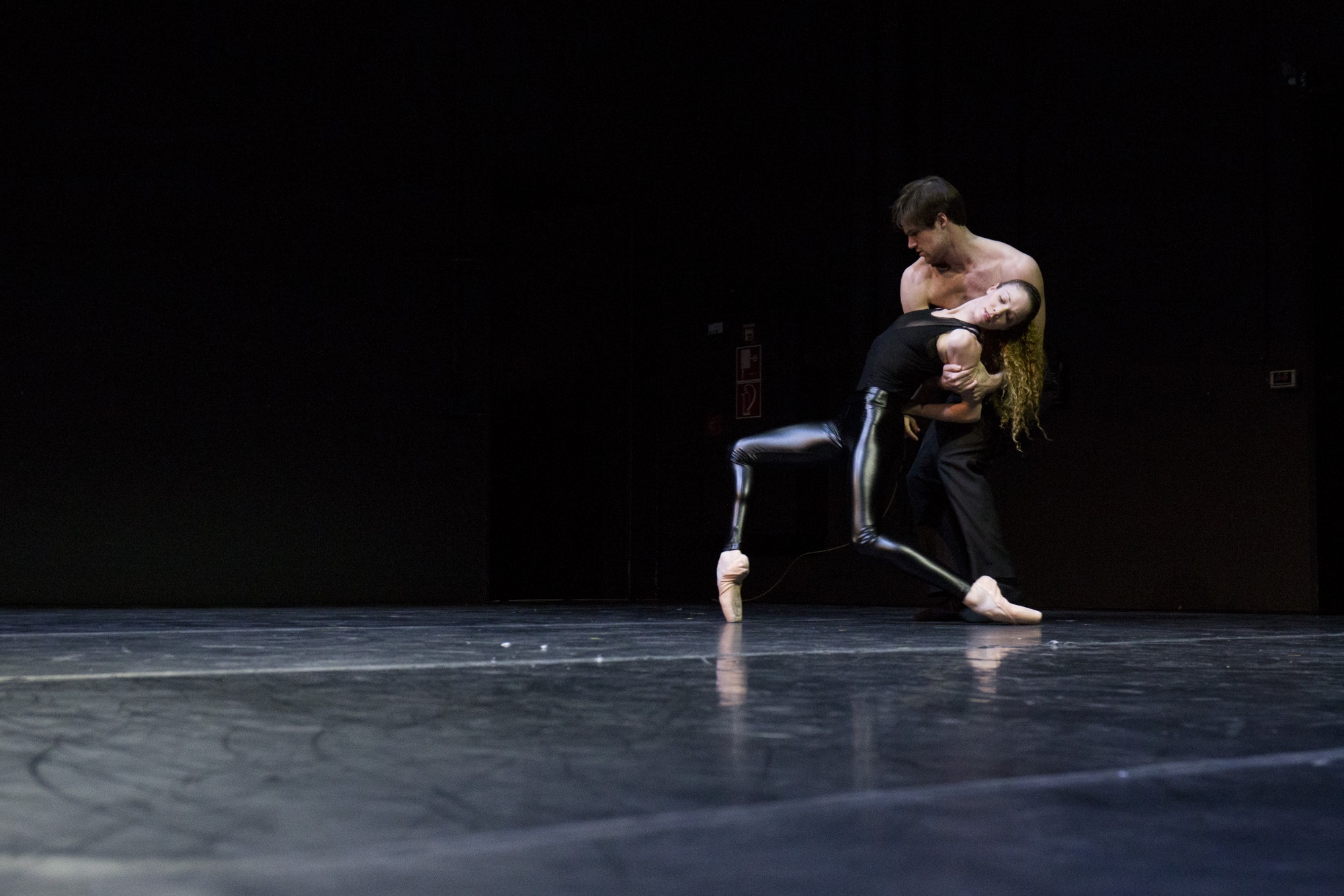 „Closed Rooms“ von Edvin Revazovmit. Tanz: Priscilla Tselikova, Graeme Fuhrmann.