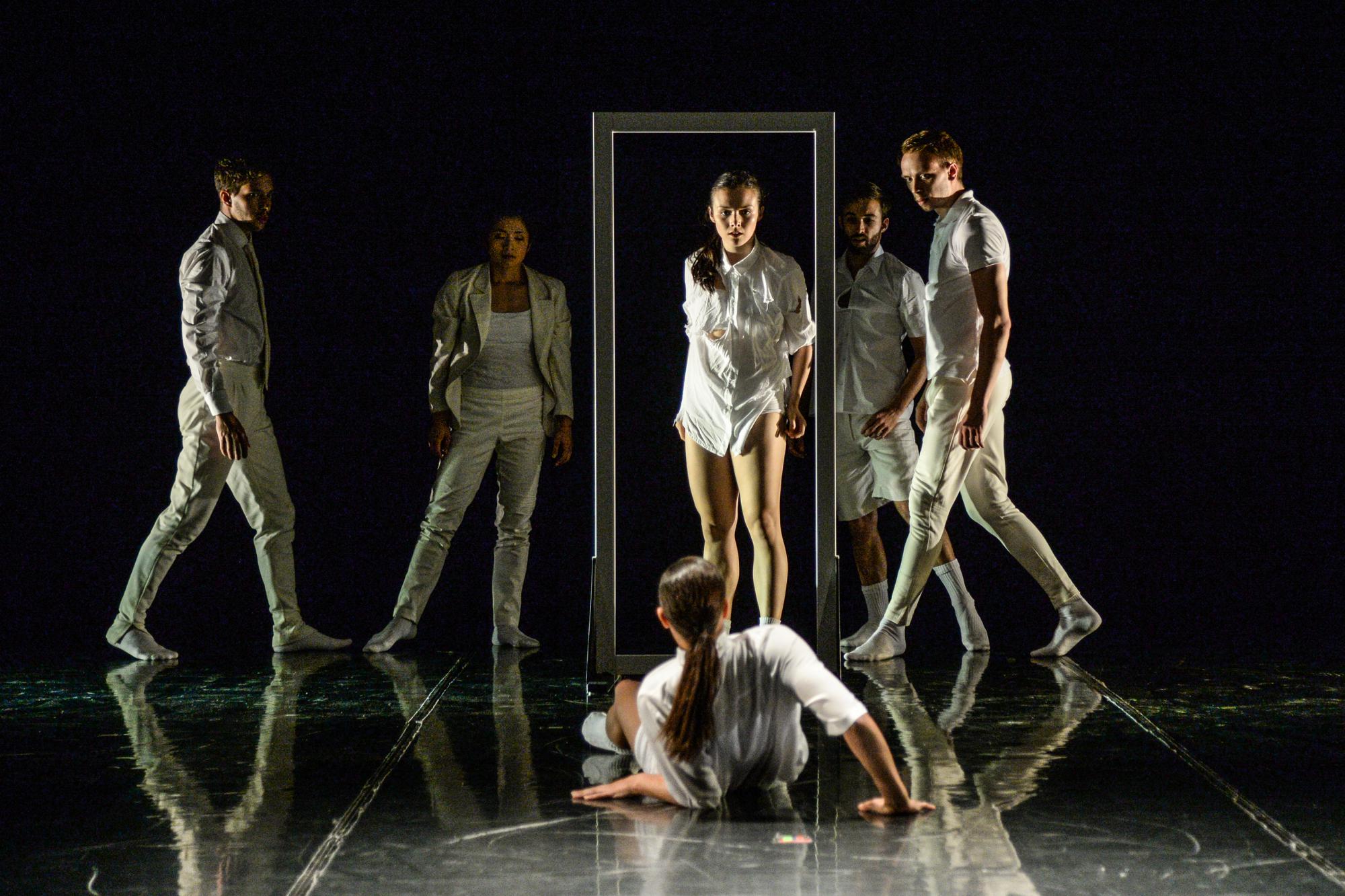 „The Arena“ von Lorenzo Angelini. Tanz: Ensemble.