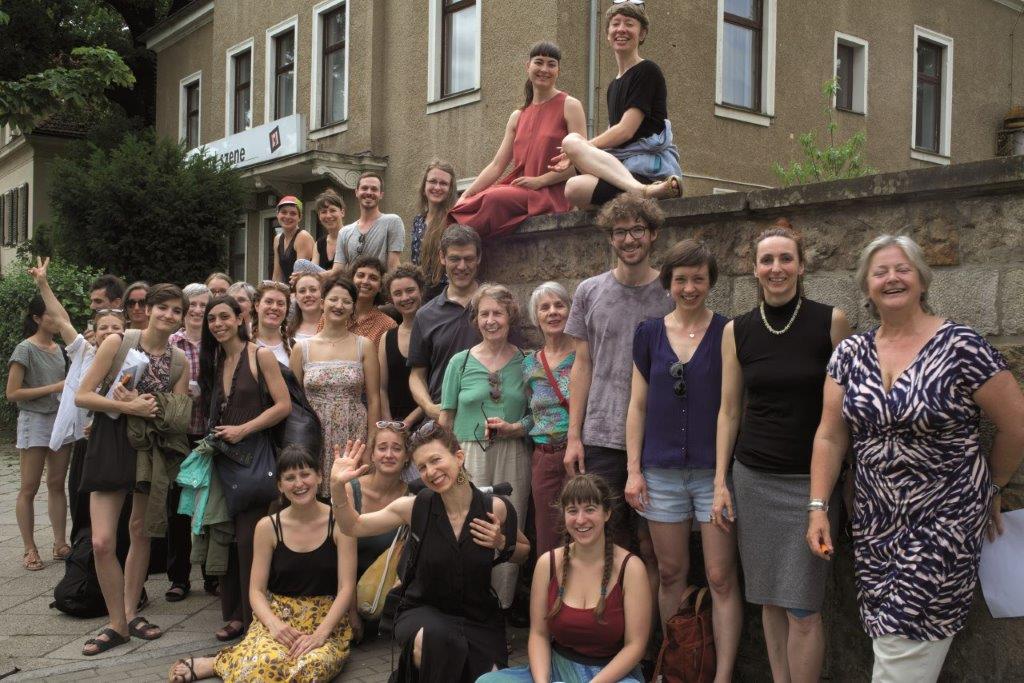 Mitglieder des Vereins Villa Wigman für TANZ e.V. und Studierende während der Arbeitstagung