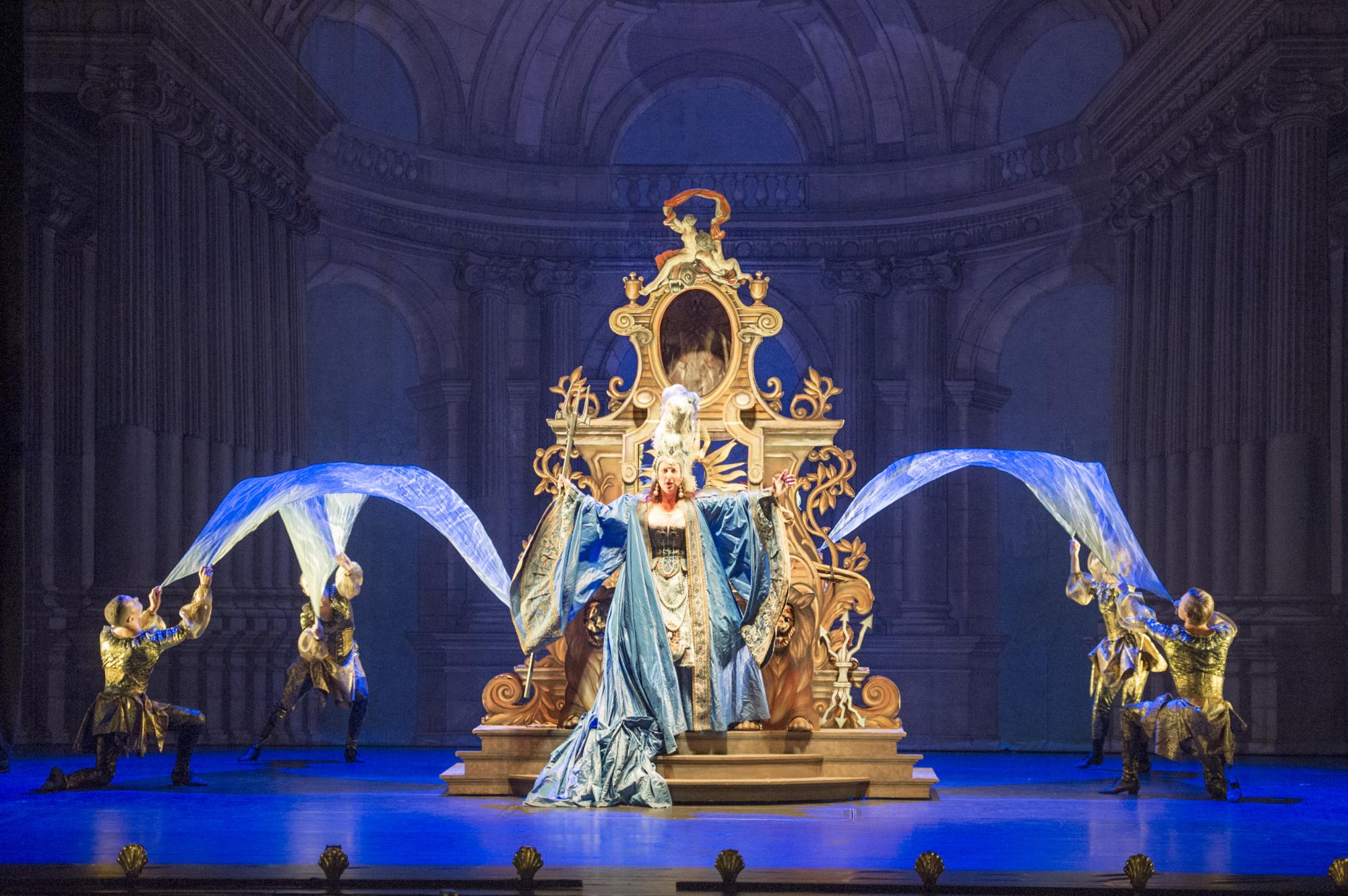 „Pygmalion“ von Natalie van Parys. Tanz: Ensemble.