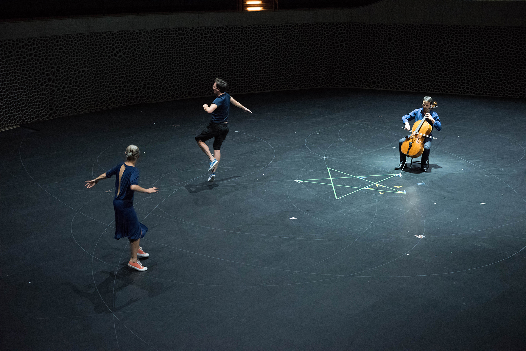 „Mitten wir im Leben sind“ von Anne Teresa De Keersmaeker.