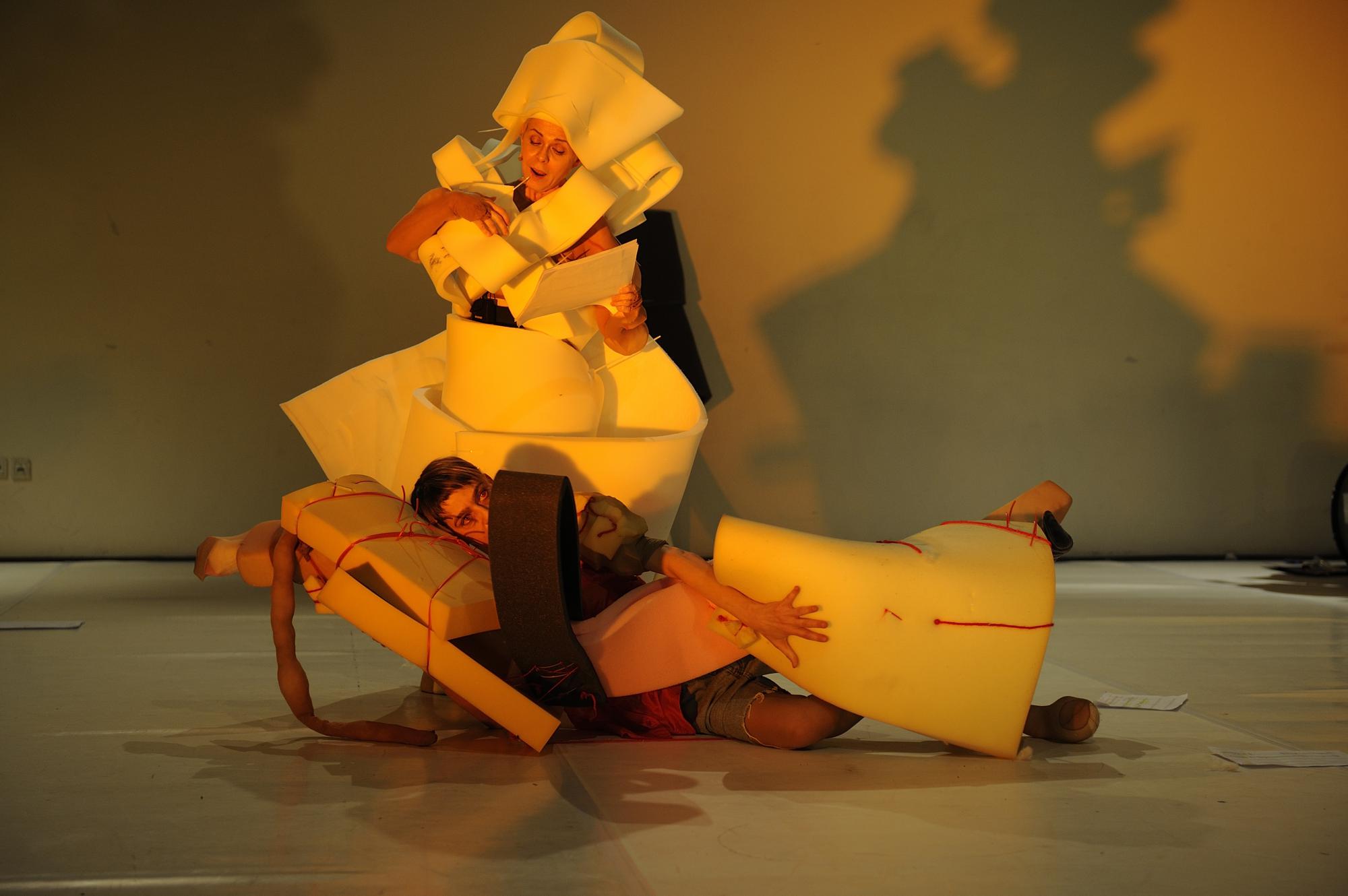 „Dasselbe“ von Tomi Paasonen. Tanz: Maya Weinberg und Anna Clementi