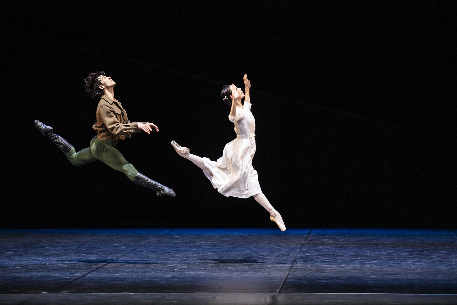 „Soldatenlieder“ von John Neumeier. Tanz: Xue Lin &amp; Sasha Trusch