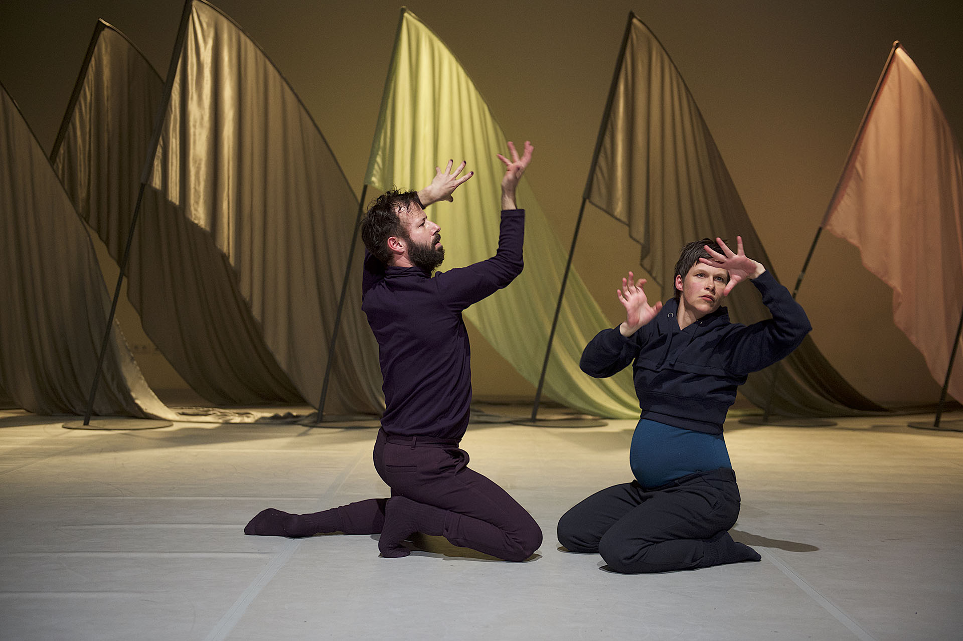 „Hyperbodies“ von und mit Raisa Kröger und Florian Bücking