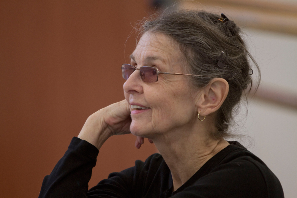 Lynn Seymour bei der Einstudierung von „Five Brahms waltzes in the manner of Isadora Duncan“ am Ballett am Rhein