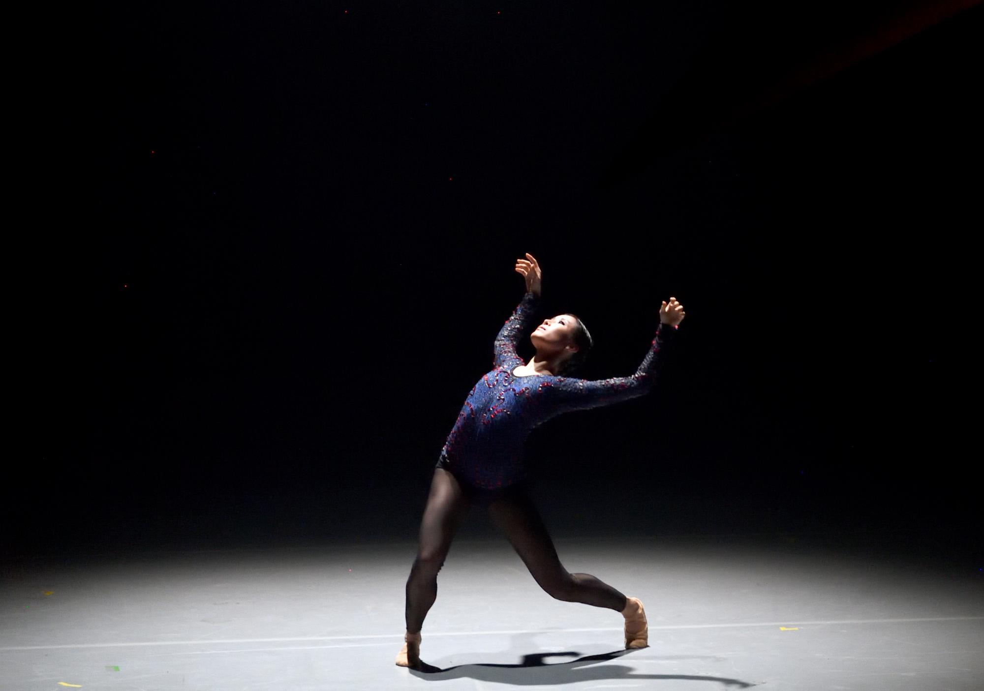 „One of a Kind“ von Jiří Kylián. Tanz: Hyo-Jung Kang