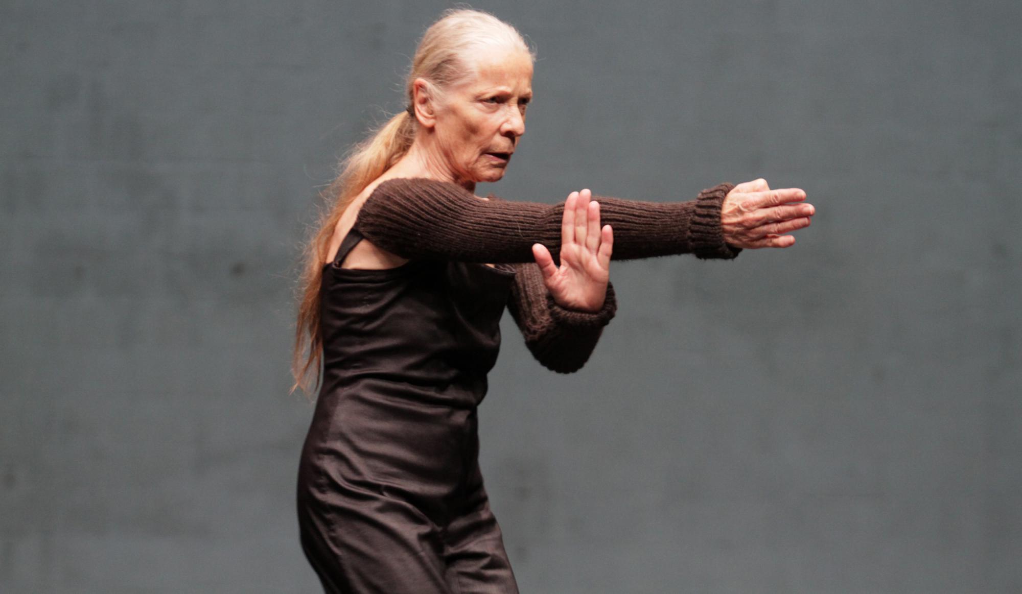 „Ecoute Chopin“ von und mit Susanne Linke