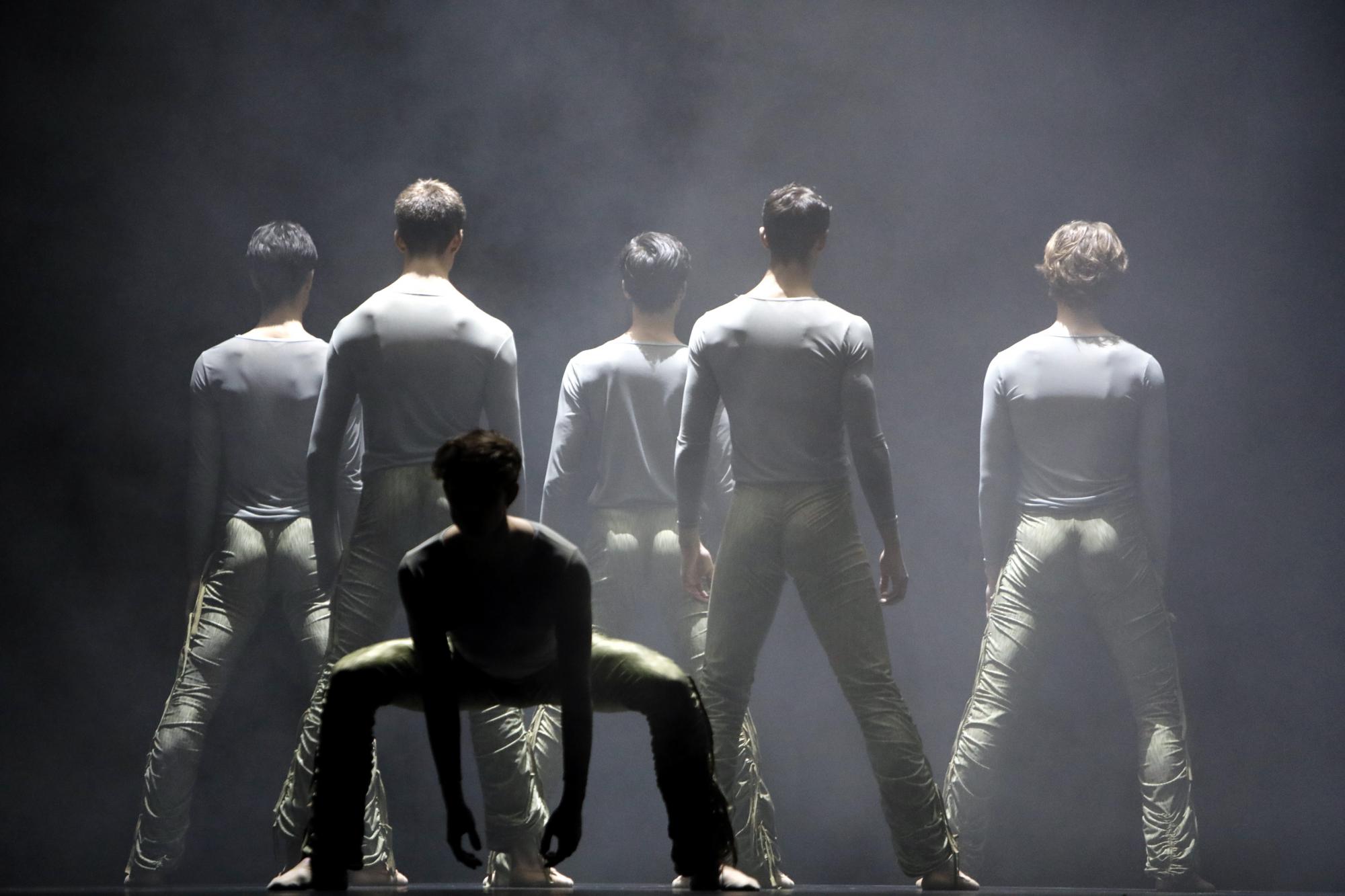 „Im Wald“ von Xin Peng Wang. Tanz: Bayerisches Juniorballett