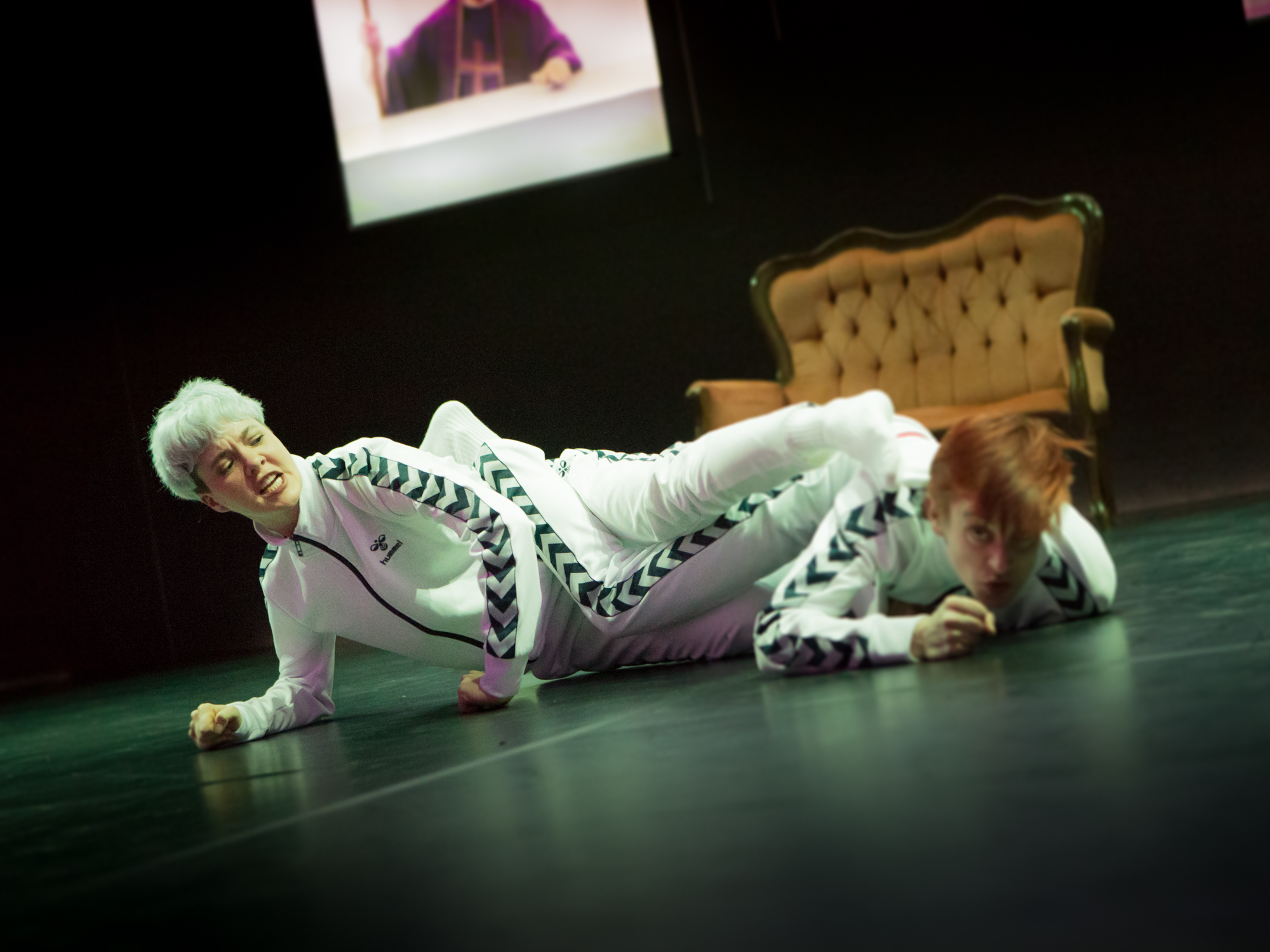 „AM KÖNIGSWEG nach Elfriede Jelinek - MACHT#1“ von the guts company