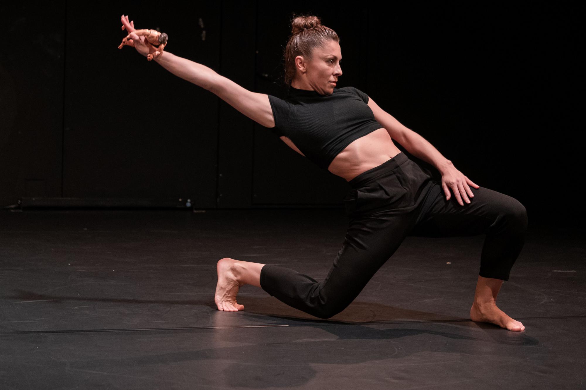 Solo von Tarek Assam für die taT-Studiobühne in Gießen. Tanz: Magdalena Stoyanova