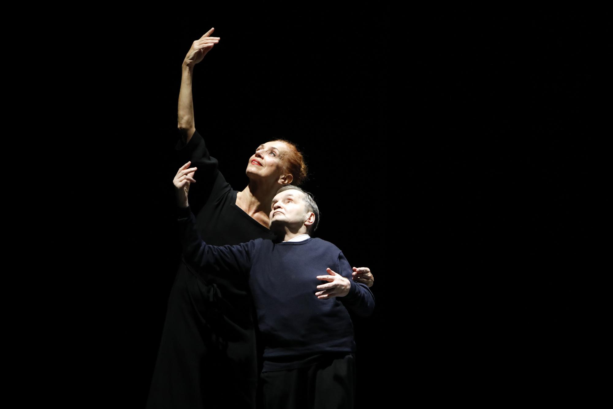 „Canzone per Ornella“ von Raimund Hoghe. Tanz: Raimund Hoghe und Ornella Balestra