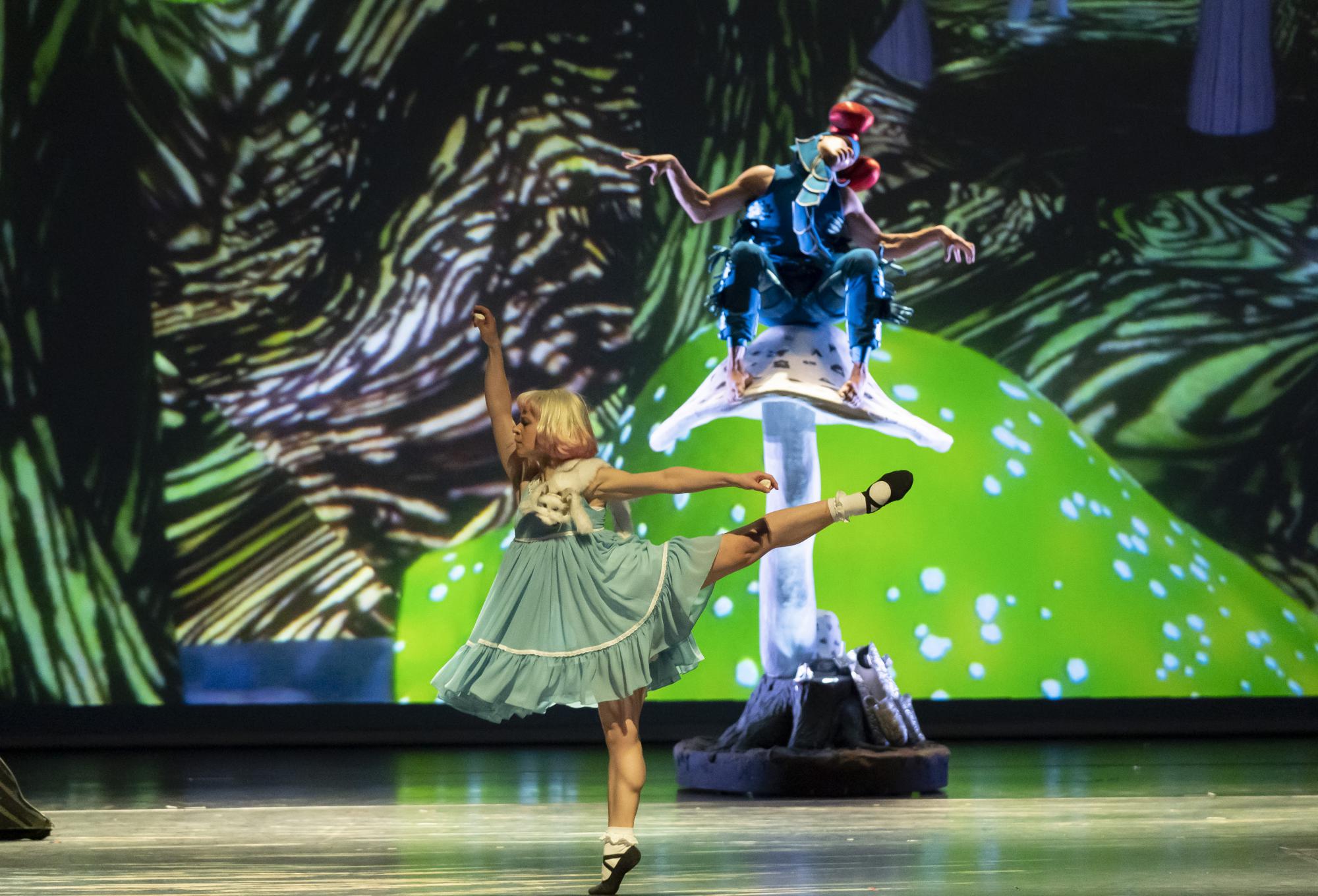 „Alice im Wunderland“ von Antoine Jully. Tanz: Teele Ude &amp; Samory Flury