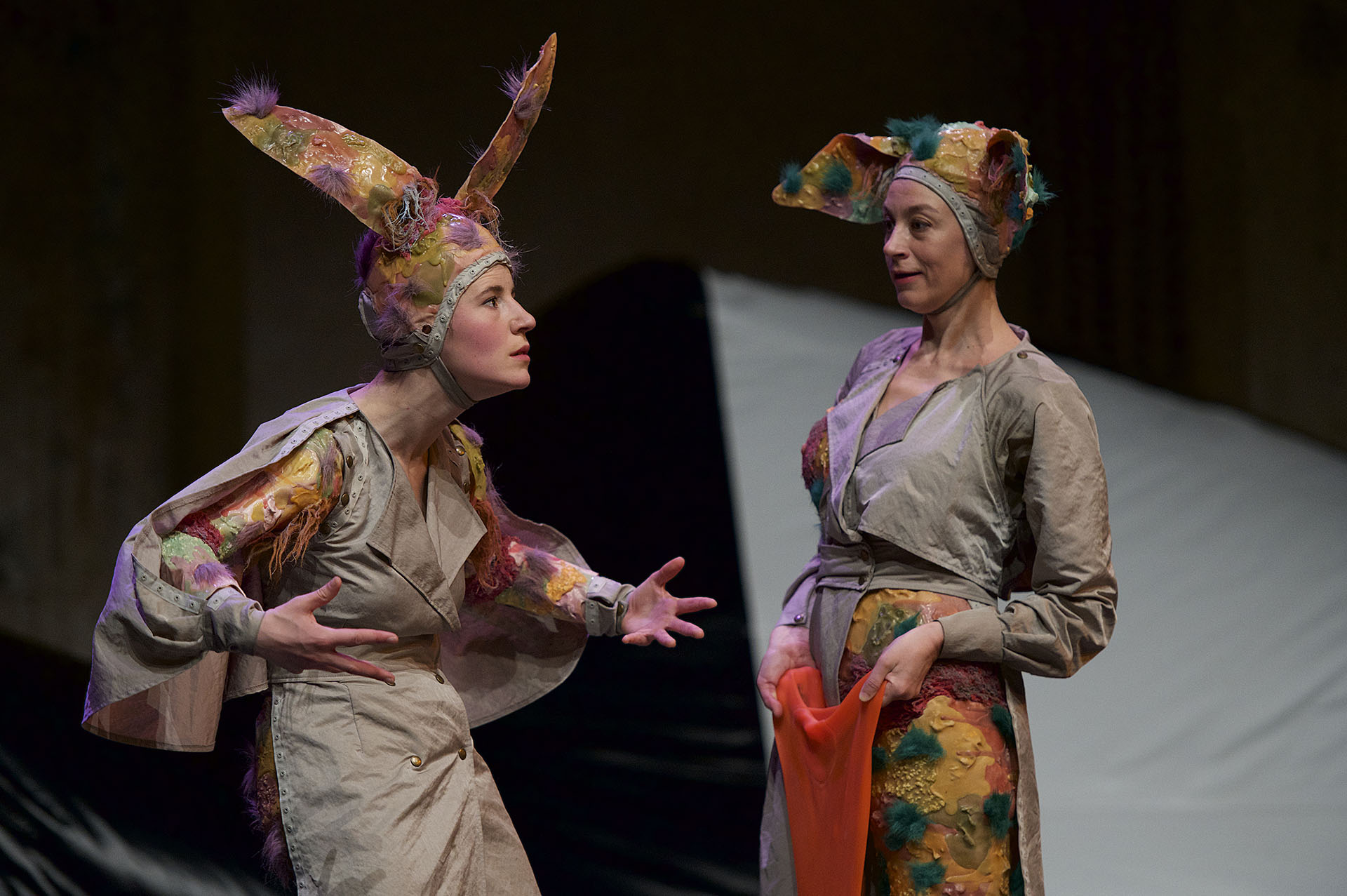 „Question of Belief“ von Kareth Schaffer mit Mădălina Dan und Manon Parent